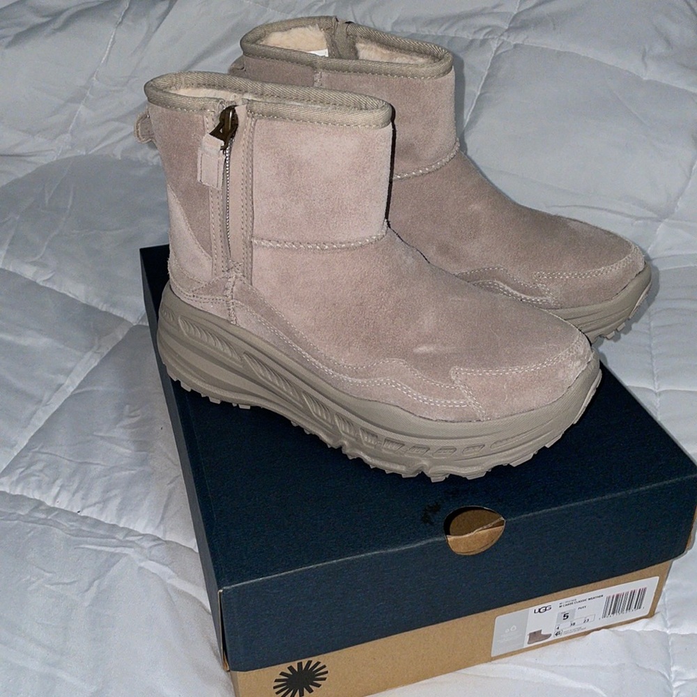 EUC Ugg Weather Boots